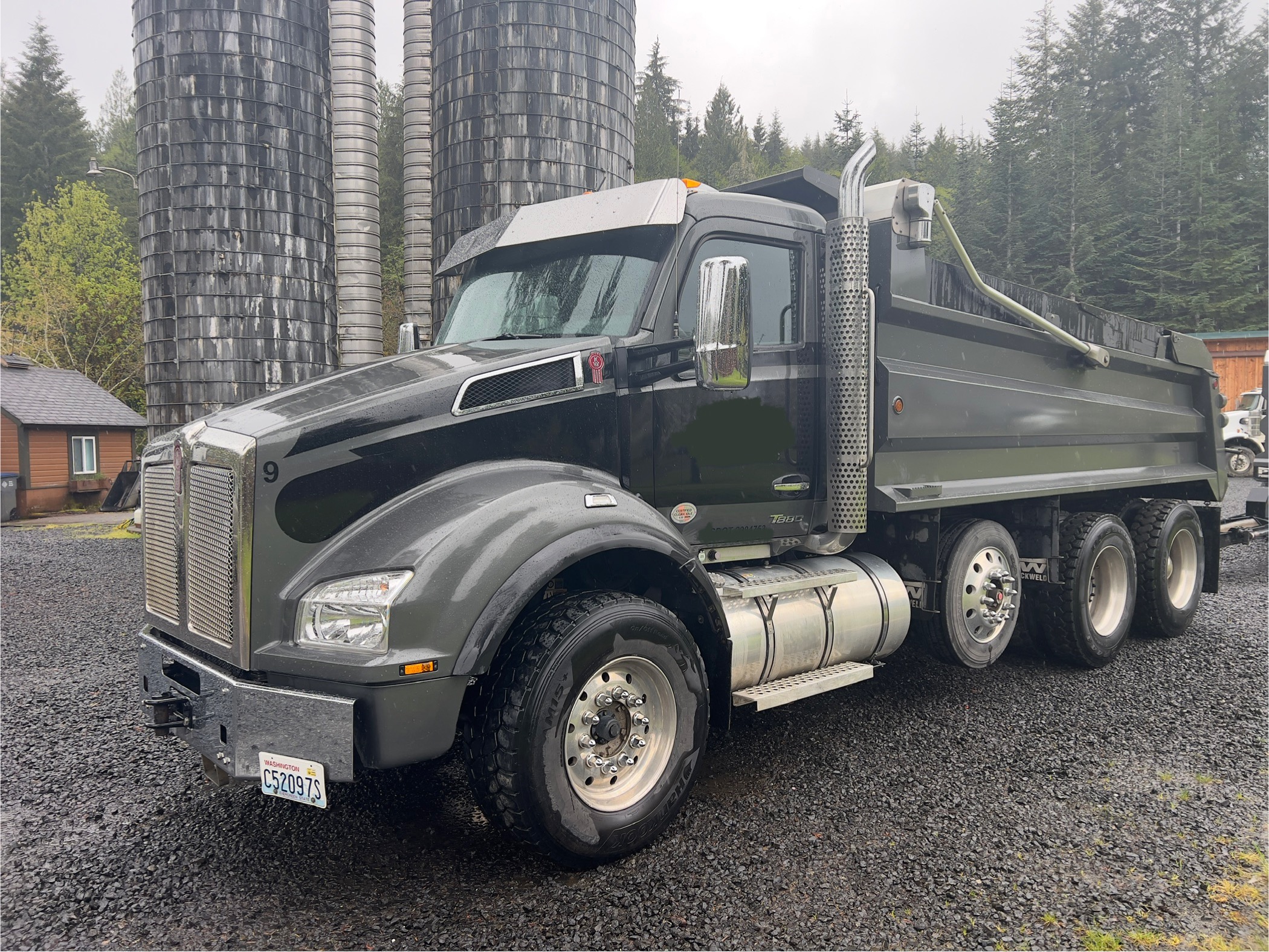 2022 KENWORTH T880 Dump Trucks for sale in Elma, WA 98541