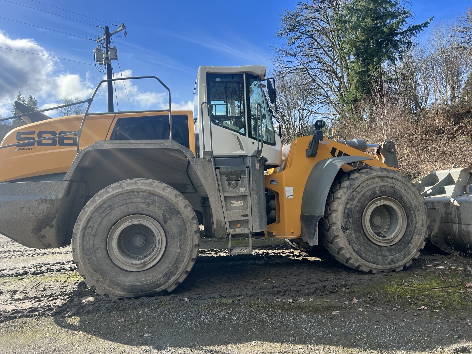 2020 LIEBHERR L586 Heavy Equipment for sale in Monroe, WA 98272