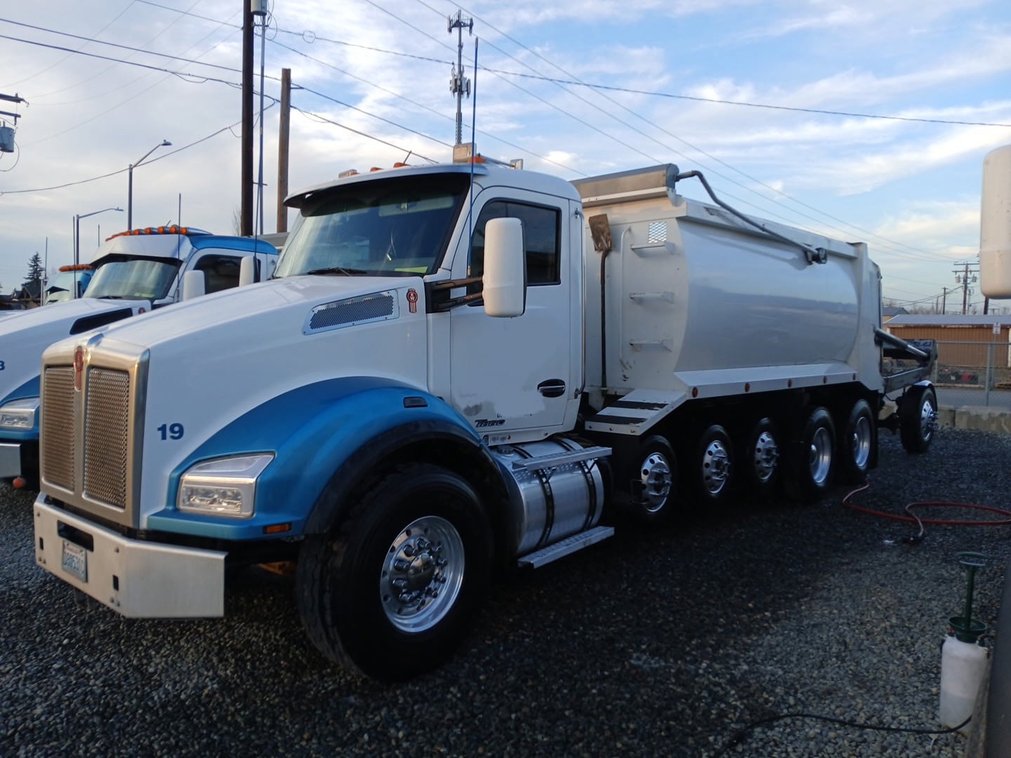 2016 KENWORTH T880 Dump Trucks for sale in Enumclaw, WA 98022